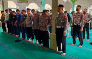 Buntut Tragedi Kanjuruhan, Polres Cimahi Gelar Shalat Ghaib Bersama Bobotoh Viking dan Bomber