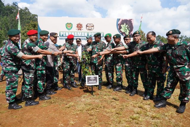 Kostrad Juara, Penanaman Pohon Serentak Kostrad, Kodam III / Siliwangi dan Kopasus Bersama Polda Jabar Tahun 2022 Kostrad Juara, Penanaman Pohon Serentak Kostrad, Kodam III / Siliwangi dan Kopasus Bersama Polda Jabar Tahun 2022
