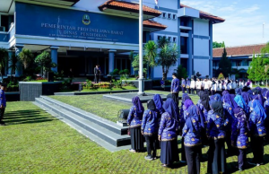 Yesa Sarwedi Pimpin Upacara Peringatan Hari Kesaktian Pancasila di Lingkungan Disdik Jabar