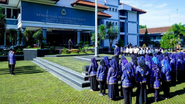 Yesa Sarwedi Pimpin Upacara Peringatan Hari Kesaktian Pancasila di Lingkungan Disdik Jabar