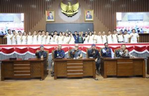 Lepas Kontingen Karate Kota Bandung, Edwin Senjaya Harapkan Juara Umum Porprov