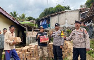 Polisi Salurkan Bantuan ke Dapur Umum dan Lokasi Pengungsian Korban Gempa