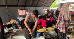 Polri Tetap Jaga Kebutuhan Gizi dan Kualitas Makanan Bagi Korban Gempa Cianjur di Dapur Umum