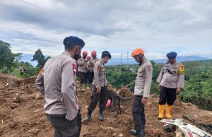 Polri Terjunkan K9 Guna Permudah Pencairan Korban Longsor Gempa Bumi di Cianjur