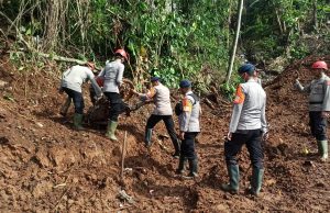 Tanpa Lelah Polri Masih Terus Cari Korban Gempa Cianjur
