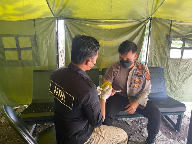 Tim Nakes Polri Cek Kesehatan Kepada Anggota yang Melaksanakan Tugas di Cianjur