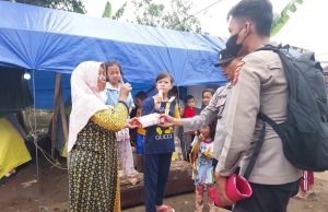 Polisi Distribusikan Bantuan dan Gelar Trauma Healing untuk Korban Gempa Cianjur
