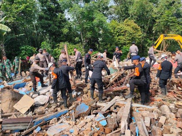 Tim Satgas Polri Recovery Pasca Gempa Bumi di Cianjur Tim Satgas Polri Recovery Pasca Gempa Bumi di Cianjur