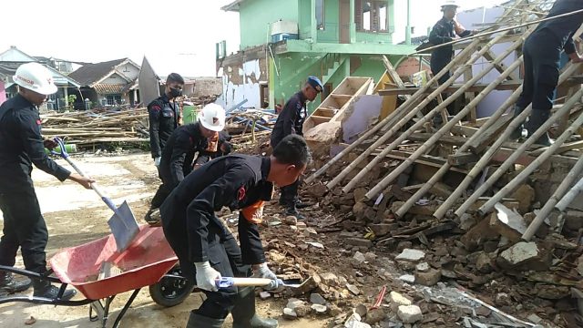Tim Satgas Recovery Masih Melaksanakan Pembersihan Puing dan Material Bangunan Pasca Gempa di Beberapa Titik Lokasi