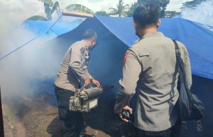 Polri Lakukan Foging di Tenda Pengungsian Cianjur