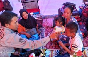 Polri Laksanakan Kegiatan Bhakti Kesehatan Kepada Korban Bencana Alam Gempa Bumi Cianjur