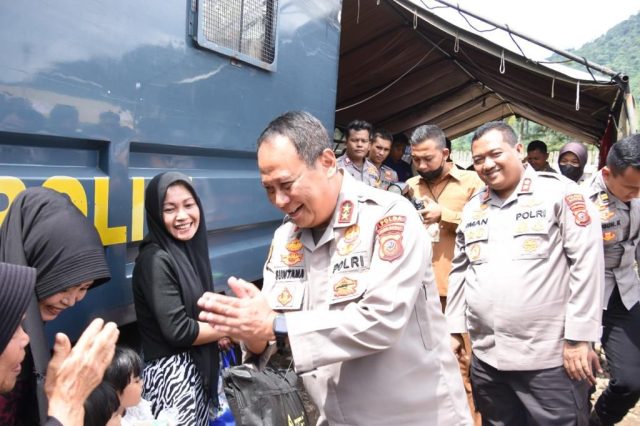 Kapolda Jabar Tinjau Korban Gempa Bumi Cianjur, yang Berada di Posko Polres Bogor