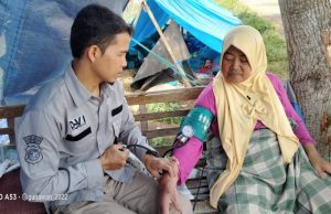 Yankes Polri Secara Konsisten Terus Periksa Kesehatan Dilanjutkan Pemberian Obat-Obatan Kepada Korban Gempa Cianjur