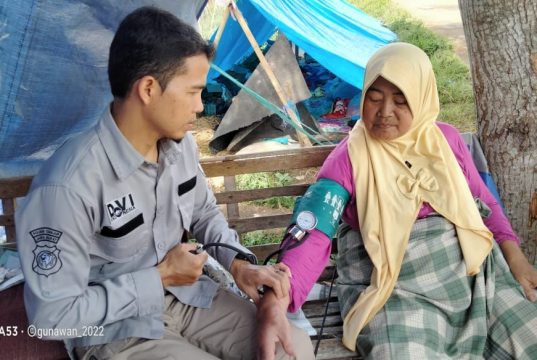 Yankes Polri Secara Konsisten Terus Periksa Kesehatan Dilanjutkan Pemberian Obat-Obatan Kepada Korban Gempa Cianjur