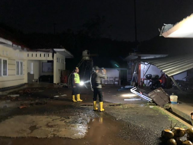 Polri Kirimkan Personel Tanggap Darurat Bencana Alam Pasca Angin Puting Beliung