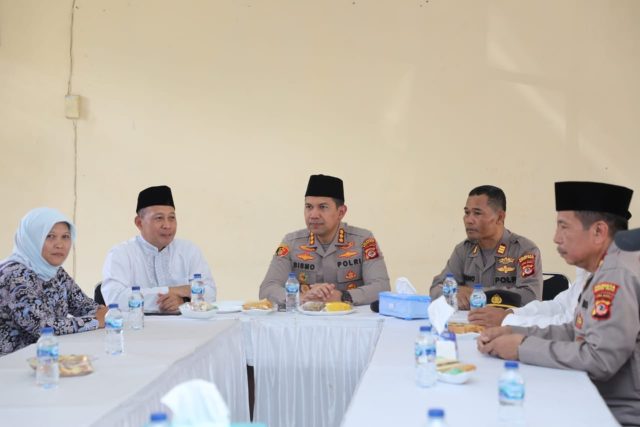 Tampung Aduan Masyarakat, Polisi Laksanakan Jum'at Curhat