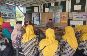 Polisi Gelar Jumat Curhat Bersama Ibu - Ibu Kader Posyandu Kelurahan Cilembang