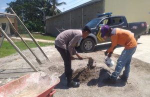 Polisi Bersama Warga Batujaya Gotong Royong Bangun Mushola Nurul Haq