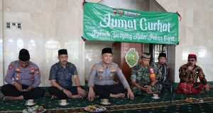 Jum'at Curhat Polisi di Mesjid Agung Tarogong Kaler