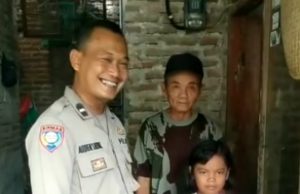 Dalam Giat Sambang Warga, Polisi Sambangi Anak Yatim