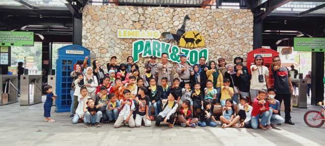Berbagi Bahagia Dengan Anak Yatim Polisi Ajak Berwisata ke Lembang Park Zoo