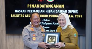 Penandatanganan Naskah Perjanjian Hibah Daerah (NPHD) Antara Pemerintah Kabupaten Karawang dengan Polda Jabar