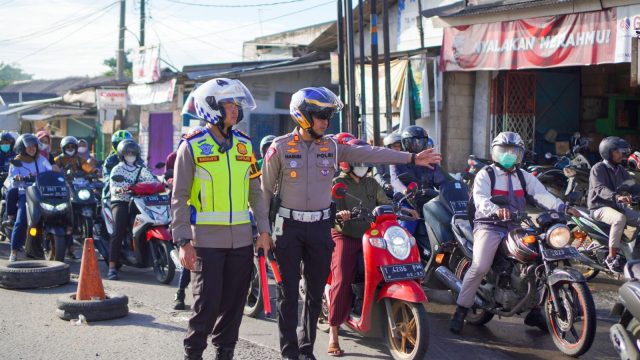 Kapolres Turun Langsung Atur Lalin di Objek Vital Pertigaan Jalan Cidomba