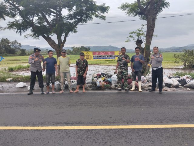 Polri Peduli lingkungan, Pasang Spanduk Himbauan Dilarang Buang Sampah Sembarangan