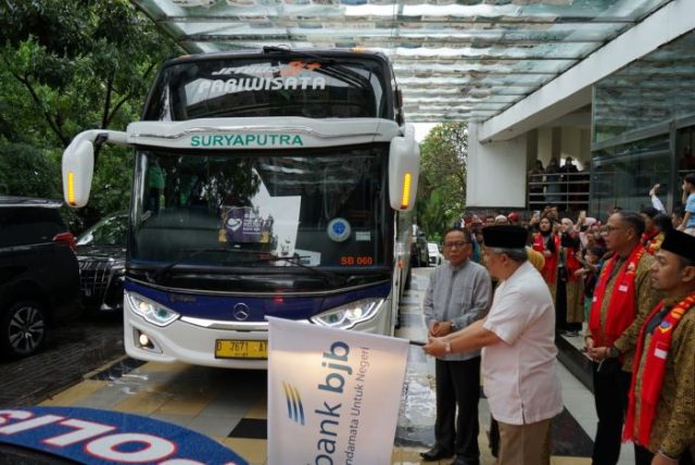 Sebanyak 112 Nasabah Berangkat Umrah bjb Perjalanan Religi Tahun 2022