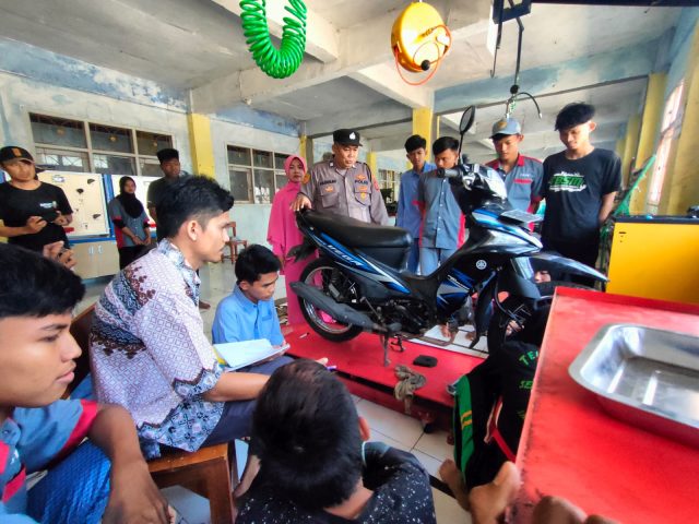 Ada Polisi Inspiratif yang Rela Sisihkan Gajinya untuk Biayai Ratusan Anak Tak Mampu