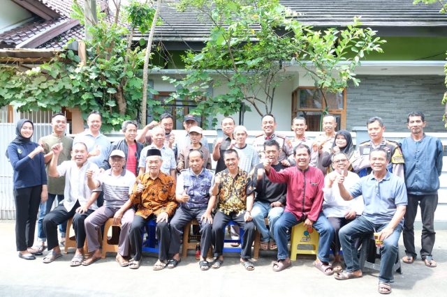 Dir Resnarkoba dan Dir Pamobvit Polda Jabar Terima Keluhan Masyarakat pada Jum'at Curhat Dir Resnarkoba dan Dir Pamobvit Polda Jabar Terima Keluhan Masyarakat pada Jum'at Curhat