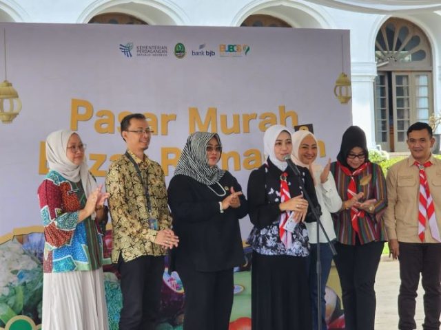 Antusias, Warga Serbu Bazaar Ramadan bank bjb 1444H di Gedung Sate (1)