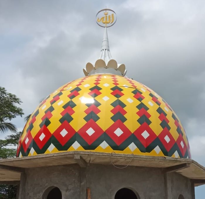Dadan Tri Yudianto Bantu Kubah Masjid Al-Ishlah Cipariuk Kecamatan Salopa (2)