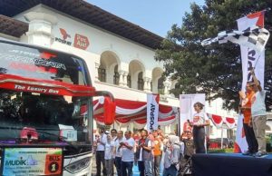 Dirut Pos Indonesia Lepas 309 Orang di program Mudik Bersama BUMN Tahun 2023 Pos Indonesia Batch 2