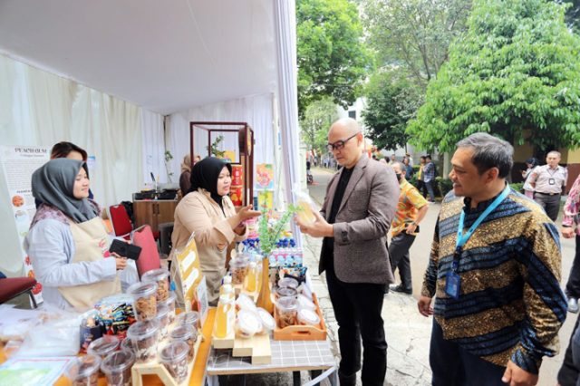 Bazar Sembako Murah, Edwin Senjaya: UMKM Bantu Pulihkan Ekonomi Kota Bandung