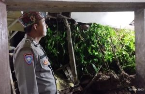 Bentuk Kepedulian, Polisi Kunjungi Korban Tanah Longsor di Ciomas