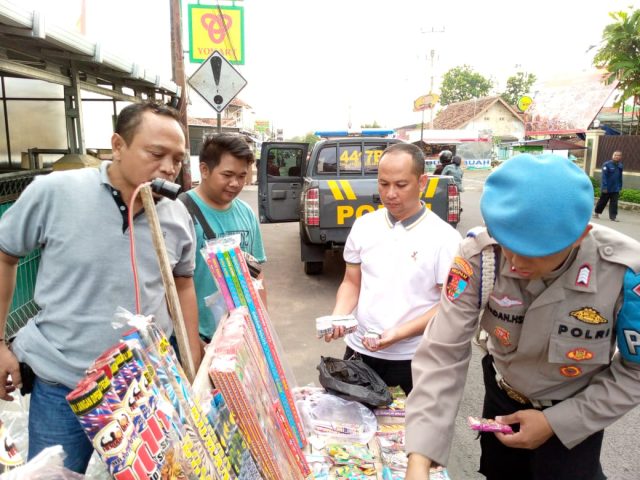 Jaga Kamtibmas Kondusif, Polisi Gencar Lakukan Razia Petasan di Bulan Ramadhan