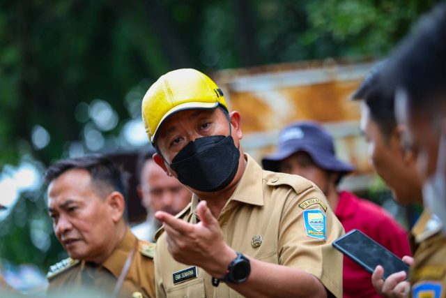 PLH Wali Kota Bandung Instruksikan DSDABM Perbaiki Jalan Rusak di Ciumbuleuit