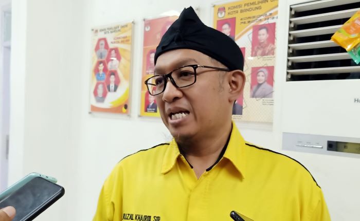 Edwin Senjaya Serahkan Pengajuan 50 Bacaleg dari Partai Golkar Kota Bandung ke KPU (2)