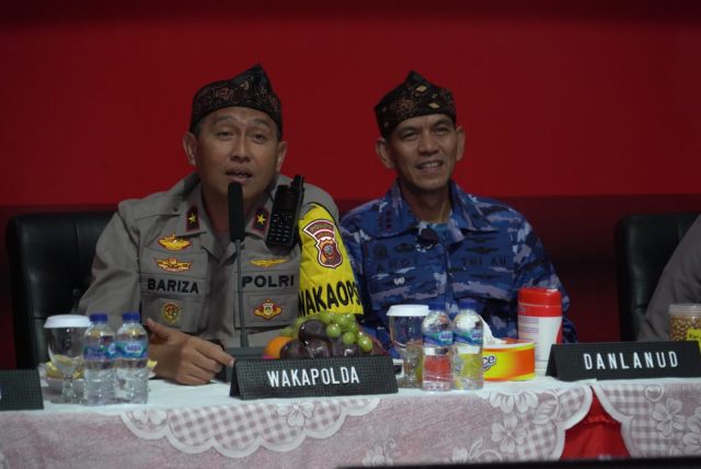 Wakapolda Jabar Sambut Pemudik Arus Balik dan Syukuran Hari Buruh Nasional di Rest Area 62 B
