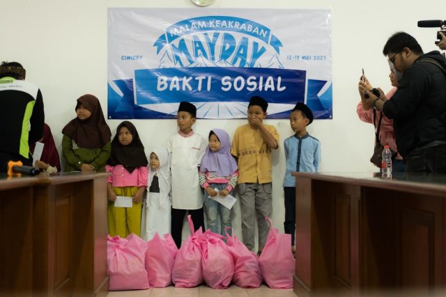 Peringati May Day, Disnaker dan Forum Komunikasi Serikat Pekerja Gelar Bakti Sosial