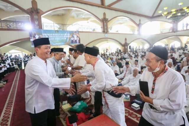 PLH Wali Kota Bandung Lepas 2.396 Calon Jemaah Haji