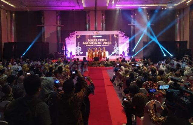 Malam Puncak HPN Tingkat Jawa Barat Diisi Kesenian dan Pemberian Penghargaan