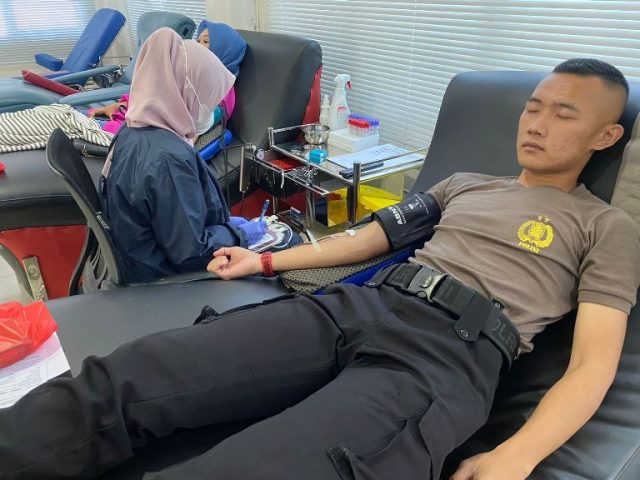 Polisi Donorkan Darahnya untuk Penderita Thalasemia