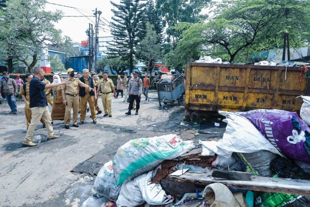 Turun Langsung Ke Lapangan Cek Tiap TPS, Ema Minta Tiap RW Bantu Olah Sampah