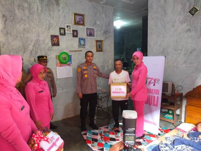 Anjangsana Kapolres Kepada Korban TPPO di Desa Paniis, Kuningan Anjangsana Kapolres Kepada Korban TPPO di Desa Paniis, Kuningan