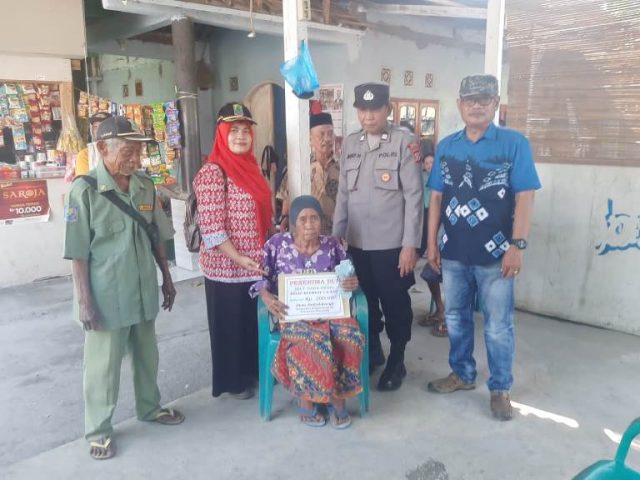 Bhabin Caket Desa Dukuh Karya Monitoring Pembagian BLT Dana Desa Dukuh Karya