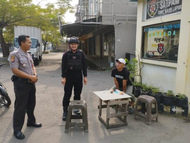 Ciptakan Situasi Kamtibmas Kondusif, Sat Brimob Polda Jabar Sambangi Perumahan Warga