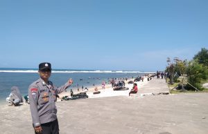 Antisipasi Libur Panjang Polisi Jaga Pantai