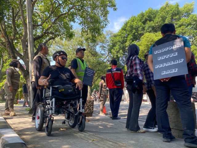 Komunitas Disabilitas dan Lansia Kampanye Trotoar Inklusi di Kota Bandung